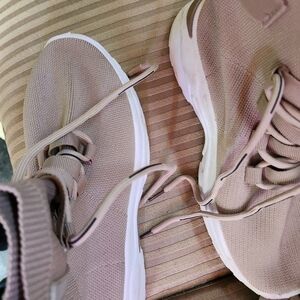 Yoki Women's Pink Ankle Booties